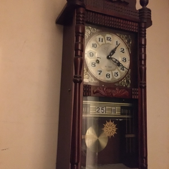 Vintage 31 Day Key Wind Chime Clock - Picture 3 of 9